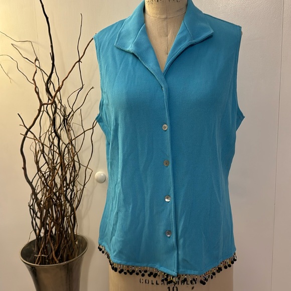 ronnie nicole Tops - Ronni Nicole sleeveless button down blouse with beaded trim detail